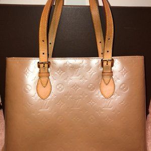 Louis Vuitton Lv Vernis Perle Brentwood Shoulder